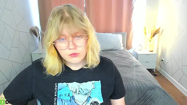 luna c0ra online show from April 9, 6:19 am