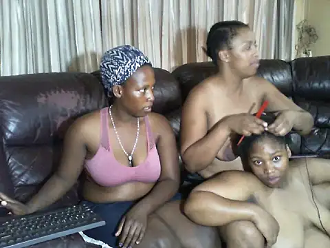 Snapshot of Sky-Diamond chatting on February 28, 7:42 am Sky-Diamond online show from February 28, 7:42 am