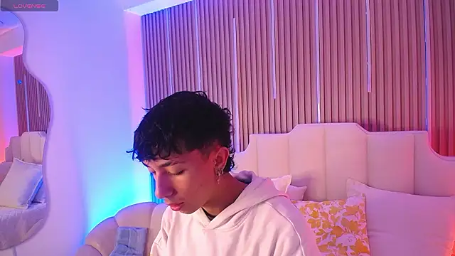 Aiden Rivers  online show from March 6, 12:45 pm