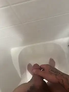 Snapshot of BigdaddyFabian chatting on February 24, 3:21 pm BigdaddyFabian online show from February 24, 3:21 pm