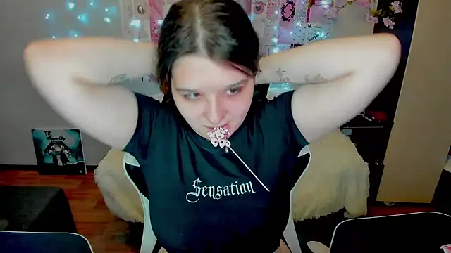 Snapshot of Kate_Acid chatting on July 14, 2:05 am Kate Acid online show from July 14, 2:05 am