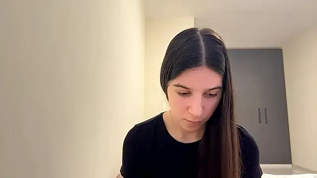 NiaWelchel online show from March 7, 12:13 pm