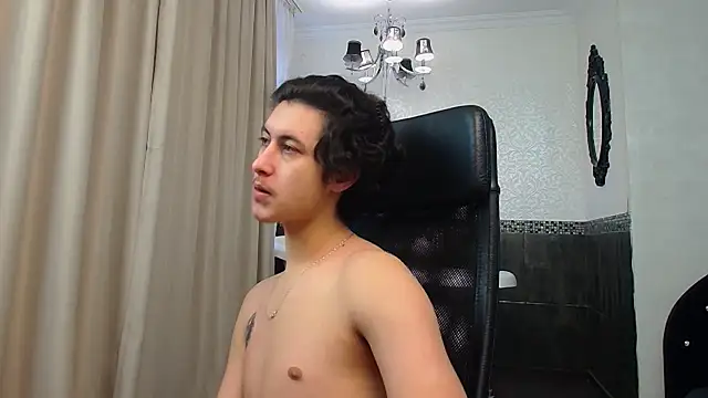 Snapshot of GriffinDane chatting on March 4, 5:24 am GriffinDane online show from March 4, 5:24 am