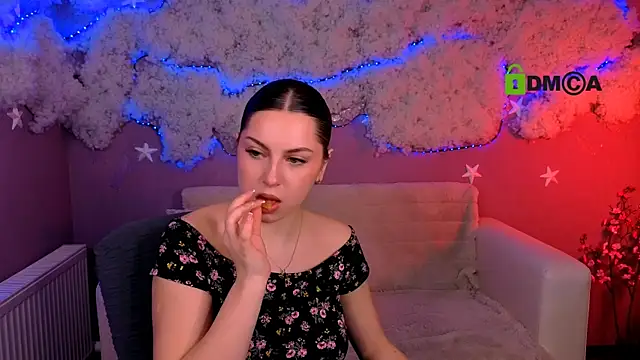 Snapshot of amalialowell chatting on March 18, 10:29 am amalialowell online show from March 18, 10:29 am