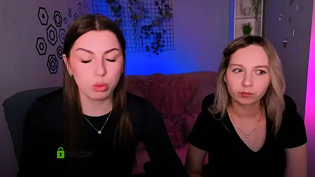 Snapshot of amalialowell chatting on March 28, 8:08 pm amalialowell online show from March 28, 8:08 pm