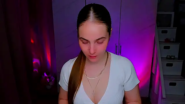 Maddy Wood  online show from May 15, 3:30 pm