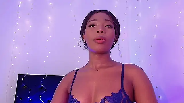 Snapshot of Lunaruiz chatting on February 22, 7:45 pm Lunaruiz online show from February 22, 7:45 pm