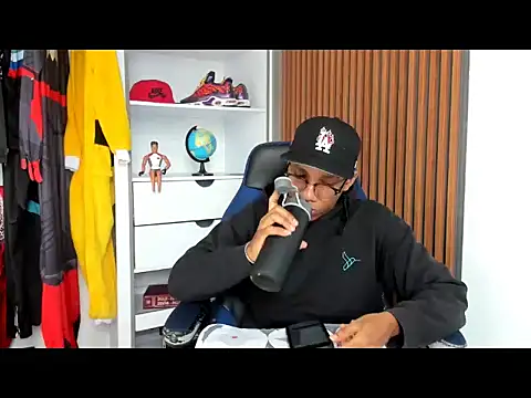 Snapshot of yandi_hot chatting on February 18, 2:02 pm yandi hot online show from February 18, 2:02 pm