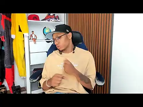 Snapshot of yandi_hot chatting on February 26, 2:27 pm yandi hot online show from February 26, 2:27 pm