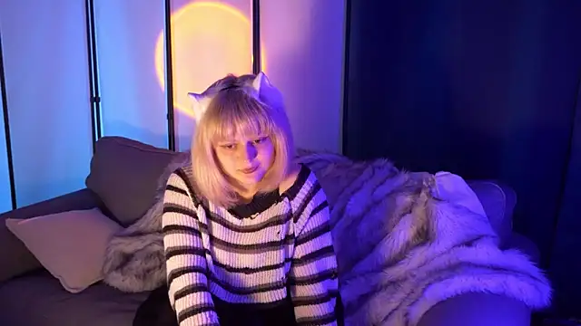 Snapshot of pocketwaifu chatting on March 23, 12:25 am pocketwaifu online show from March 23, 12:25 am