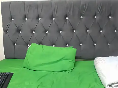 HornyLilHoney online show from February 24, 4:49 pm