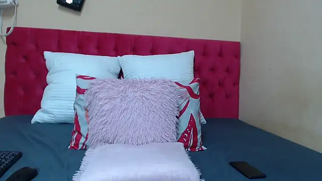 HornyLilHoney online show from April 8, 4:01 am