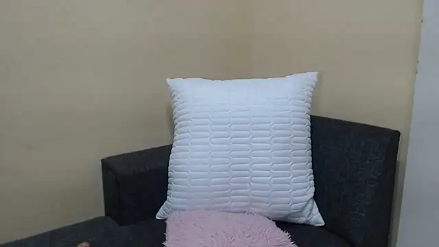 HornyLilHoney online show from April 18, 7:18 pm