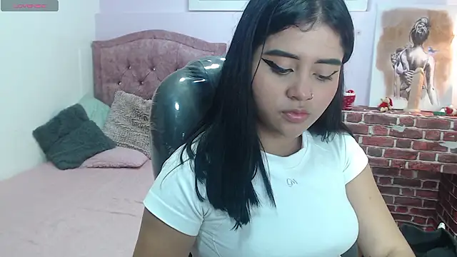 mila quin online show from March 11, 8:04 pm