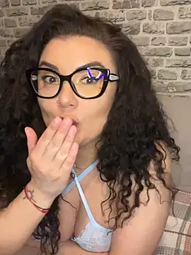 EvaPatricia online show from March 13, 8:04 pm