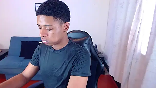 Snapshot of liiam3 chatting on March 4, 8:48 pm liiam3 online show from March 4, 8:48 pm