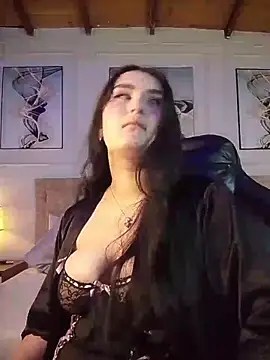 zoe moon   online show from April 19, 12:26 pm