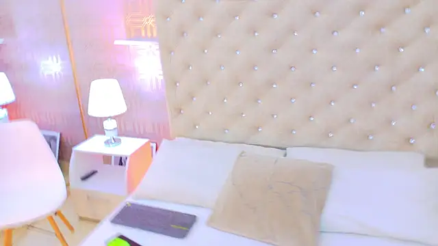 Khloe Moon online show from March 22, 7:50 pm