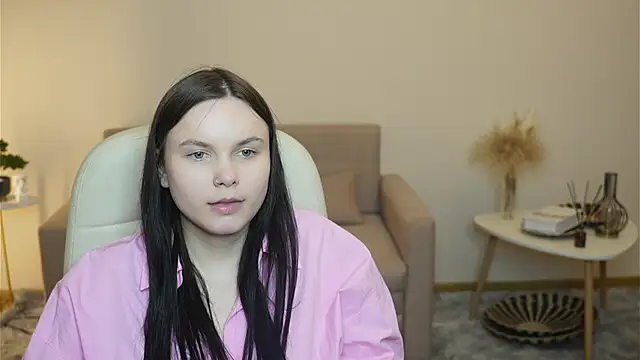 Snapshot of LeilaErcolani chatting on February 17, 2:02 pm LeilaErcolani online show from February 17, 2:02 pm