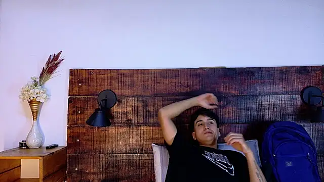 Snapshot of Esmeralda_and_Naim chatting on March 3, 7:31 pm Esmeralda and Naim online show from March 3, 7:31 pm