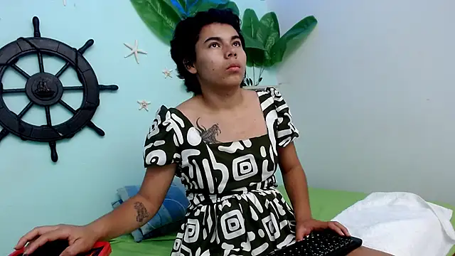 skinnysexy18 online show from March 9, 12:36 am