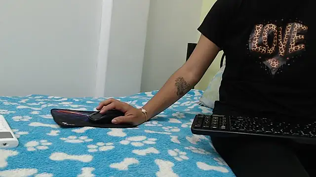 skinnysexy18 online show from June 1, 8:10 pm