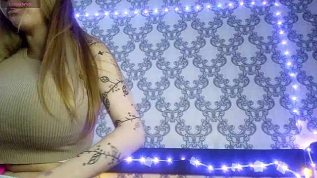 VictoriaDeese online show from March 24, 4:06 am