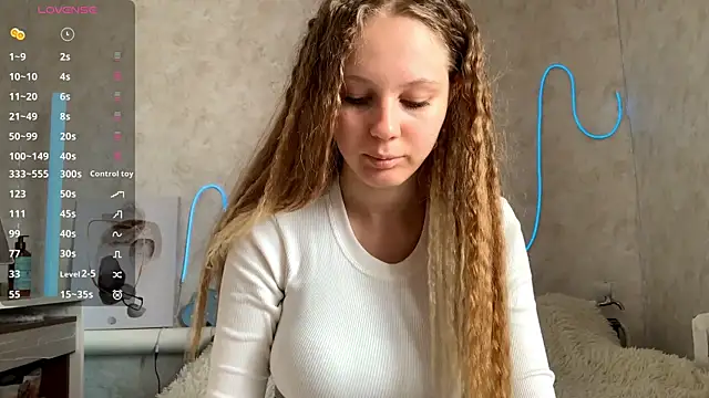 Snapshot of VictoriaDeese chatting on June 26, 3:33 am VictoriaDeese online show from June 26, 3:33 am