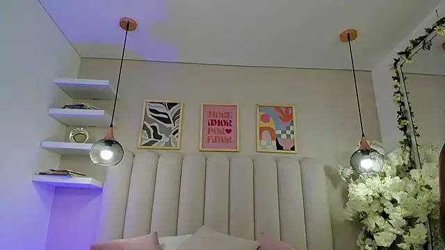 Mia Bailey  online show from April 7, 3:07 am