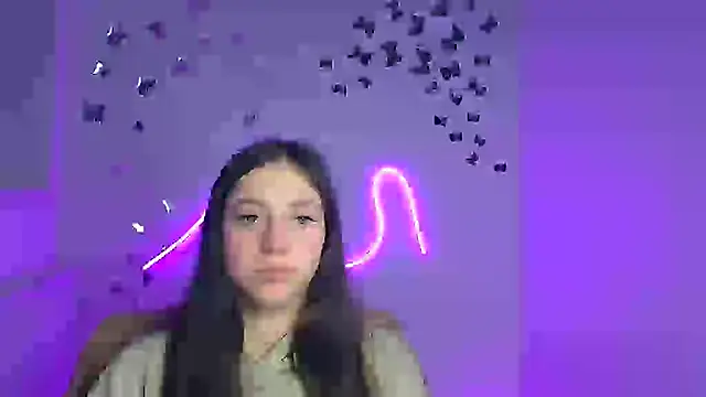 KissMeJulia online show from April 18, 5:50 pm