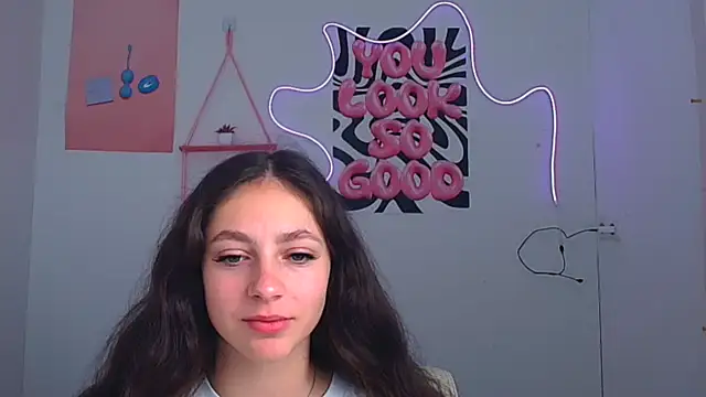 KissMeJulia online show from June 25, 5:34 am