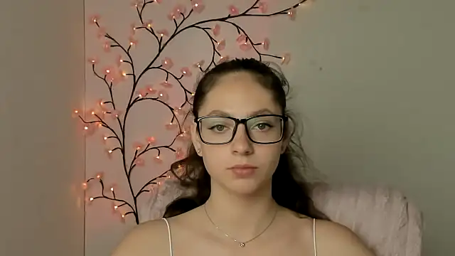KissMeJulia online show from June 26, 5:23 am