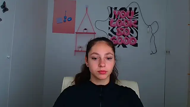 KissMeJulia online show from July 7, 5:32 am