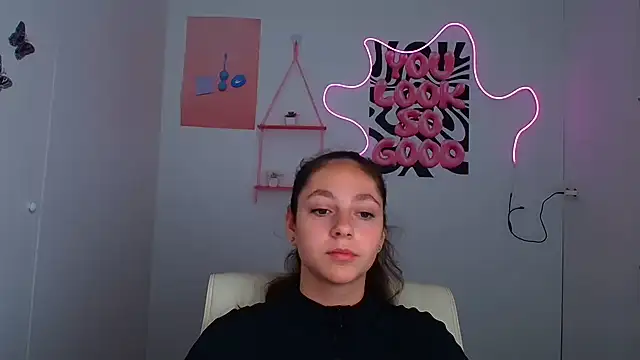 KissMeJulia online show from July 7, 7:34 am