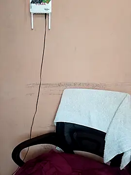 indianstrawberrylips4u online show from April 14, 5:24 am