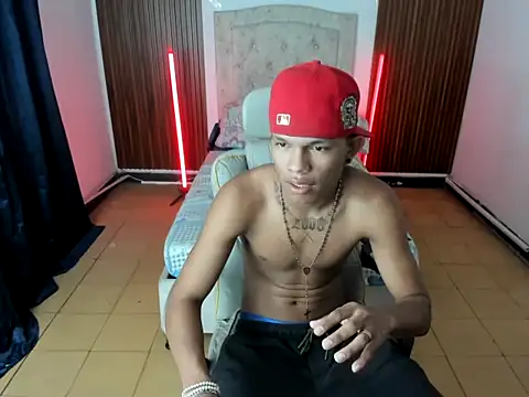 Snapshot of juan_mhata chatting on June 15, 12:35 am juan mhata online show from June 15, 12:35 am