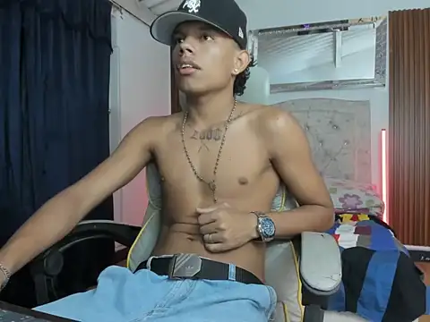 Snapshot of juan_mhata chatting on June 29, 12:17 am juan mhata online show from June 29, 12:17 am