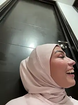 Snapshot of Darsha_Khemu chatting on June 10, 10:19 pm Darsha Khemu online show from June 10, 10:19 pm