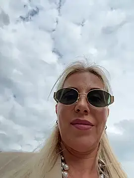 LisaMurr online show from May 12, 1:08 pm