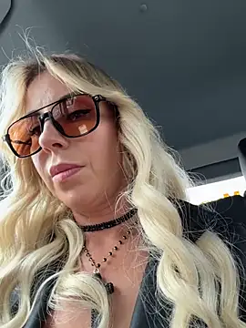 Snapshot of LisaMurr chatting on June 13, 1:42 pm LisaMurr online show from June 13, 1:42 pm