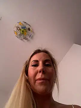 Snapshot of LisaMurr chatting on July 16, 10:21 am LisaMurr online show from July 16, 10:21 am