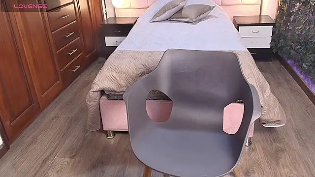 MoriahStorm online show from June 4, 1:06 pm