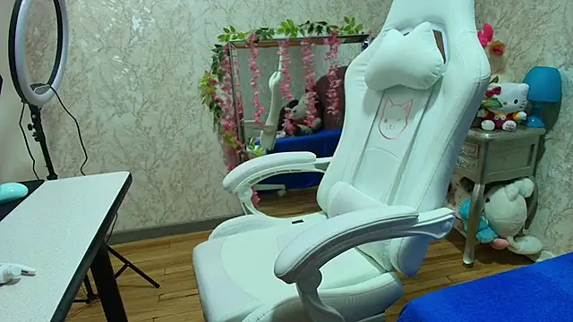 SelinaRussell online show from April 22, 4:26 am