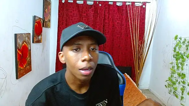 Snapshot of milo018 chatting on July 2, 1:27 am milo018 online show from July 2, 1:27 am