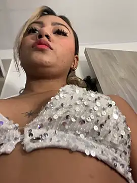 Snapshot of Dulce_Sofi_ chatting on February 19, 7:43 pm Dulce Sofi online show from February 19, 7:43 pm