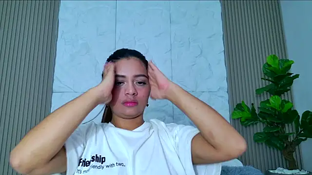 Snapshot of DulceQueen1 chatting on March 2, 12:45 pm DulceQueen1 online show from March 2, 12:45 pm