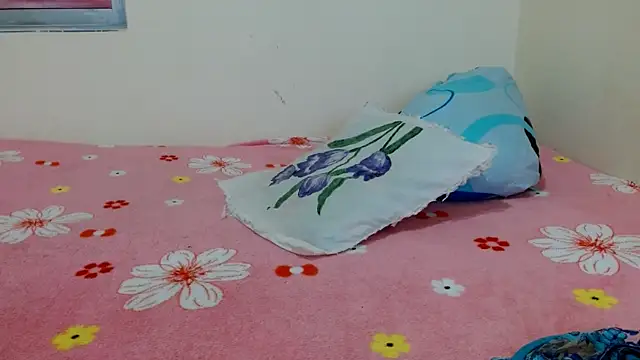 valkahot20 online show from April 12, 7:24 am