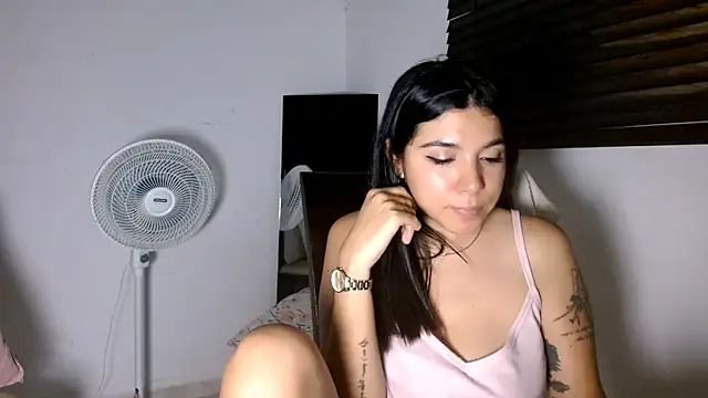 MiaDiamontLatin online show from May 22, 3:02 am