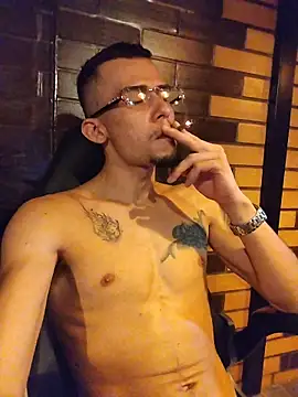 Snapshot of SharonTygaX chatting on February 21, 3:40 am SharonTygaX online show from February 21, 3:40 am