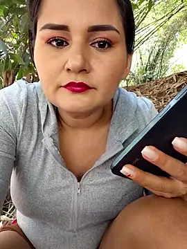 yissela92 online show from March 14, 4:12 pm